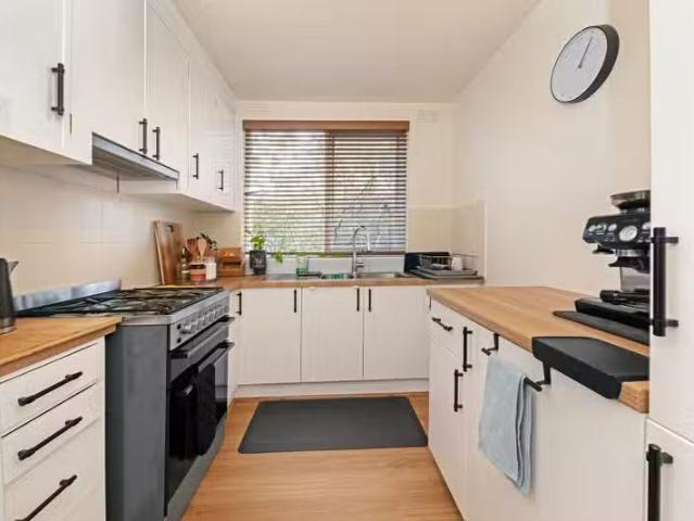 Rental! 1/1080 Glen Huntly Road, Glen Huntly VIC 3163