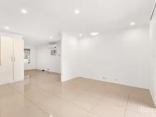 Cheap 110 Parkway Road, Bibra Lake, WA 6163