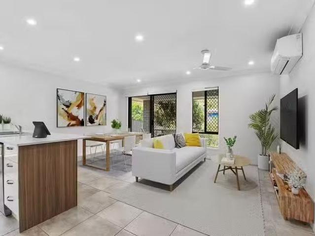 Just in! 1/10 Roselea Avenue, Bahrs Scrub, QLD 4207