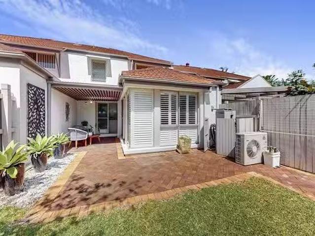 Cozy 11/101 Coutts Street, Bulimba, QLD 4171