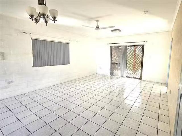 Unique 1/11 Deshon Street, Whitfield, QLD 4870
