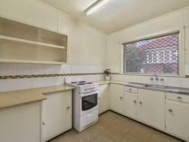 Unique 1/11 Leichhardt Street, Centenary Heights, QLD 4350