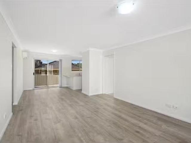 Charming 1/12 Fernhill Road, Port Macquarie Apartment for rent.