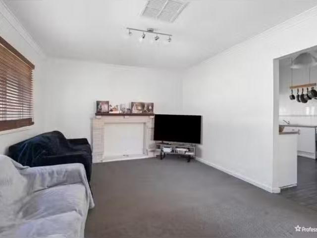 Cozy 117 Moran Street, Victory Heights, WA 6432