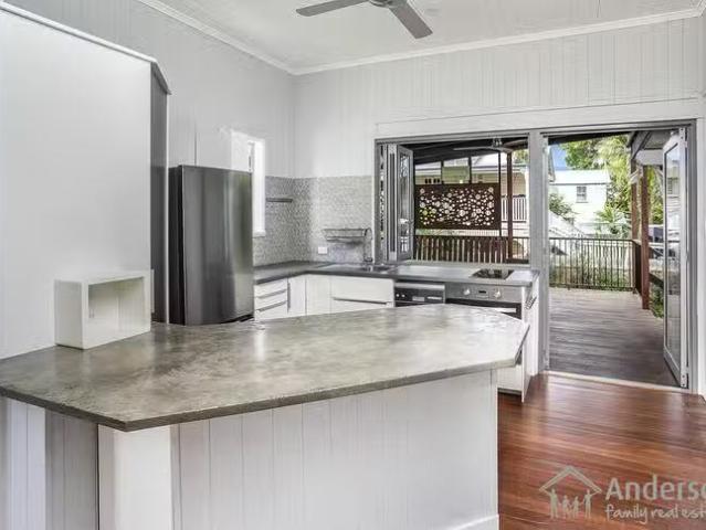 Just in! 114 Yundah Street, Shorncliffe, QLD 4017