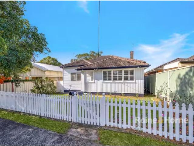 Unique 114 Blackwall Road, WOY WOY House for rent Listed by S.