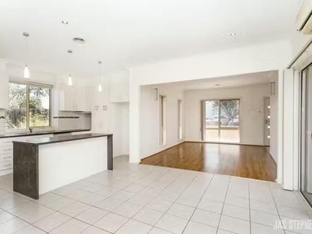 Deal! 1/14 Omar Street, Maidstone VIC 3012