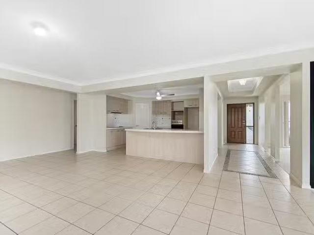 Cozy 115 Crestwood Drive, Molendinar, QLD 4214