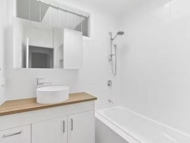 Rental! 116 Victoria Street, Fairfield, QLD 4103