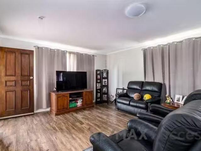 Deal! 1/16 Behland Street, Kearneys Spring, QLD 4350