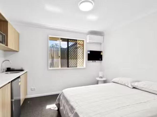 Rental! 1/16 Bullen Circuit, Forest Lake, QLD 4078