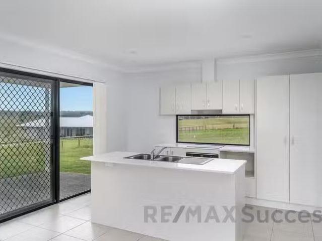 Just in! 1/18 Aquila Drive, Meringandan West, QLD 4352