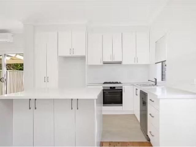 Deal! 118 High Street, North Willoughby House for rent Listed.