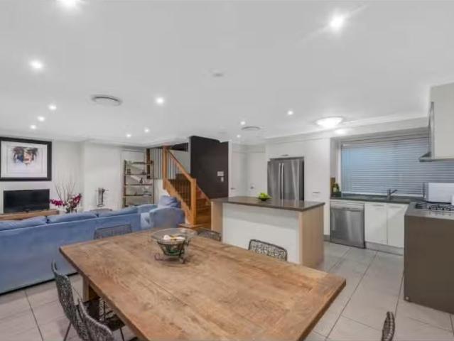 Cheap 1/18 Horsington Street, Morningside Townhouse for rent.