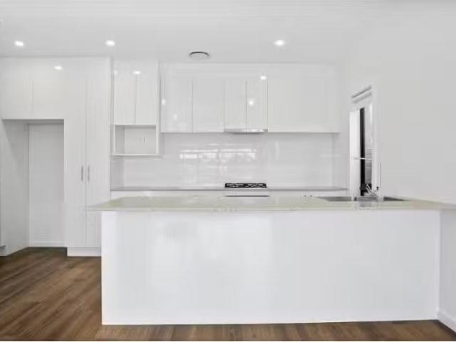 Rental! 1/19 Anthony Street, Lake Illawarra Townhouse for rent.