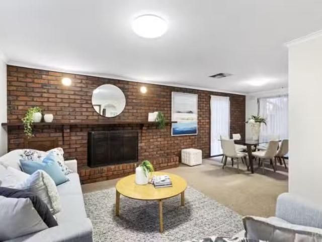Deal! 11 Marama Street, Blackburn South VIC 3130 House Auction