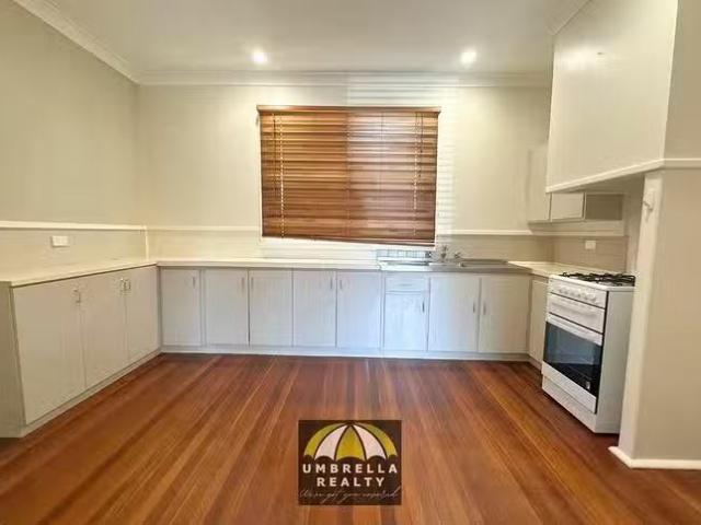 Deal! 1/1 Nandup Street, Carey Park, WA 6230