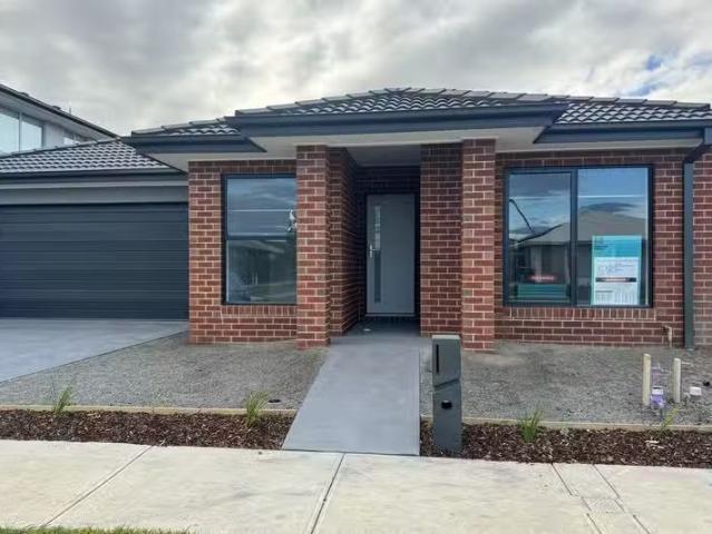 Deal! 11 Olympic Parade, Clyde, VIC 3978 House for Rent