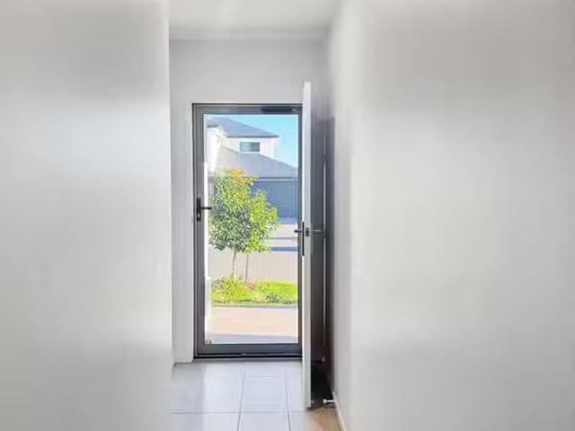 Rental! 11 Abbott Street, Walloon QLD 4306