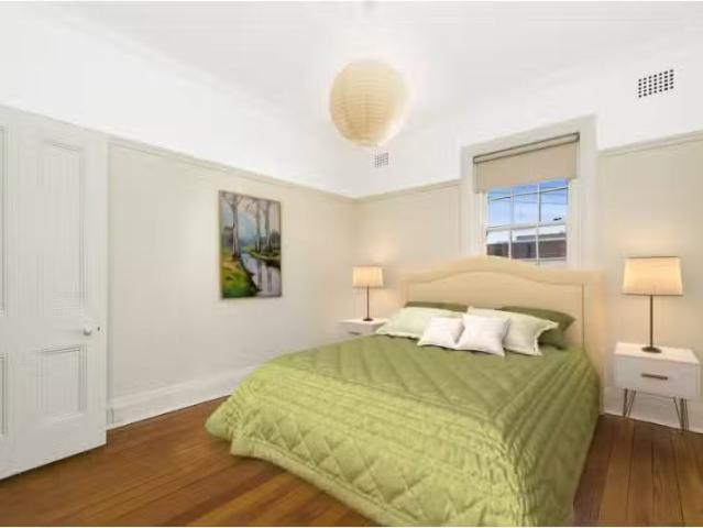 Nice 1/1 Burlington Street, Crows Nest Apartment for rent Lis.