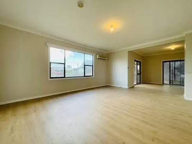 Deal! 11 Bent Street, Cessnock, NSW 2325