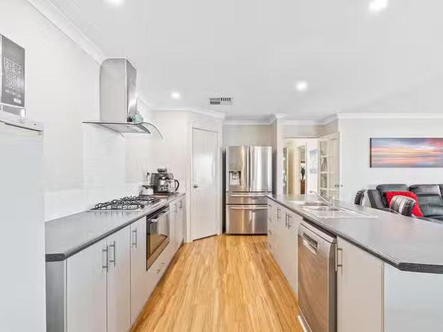 Cozy 11 Cuballing Retreat, Dawesville, WA 6211