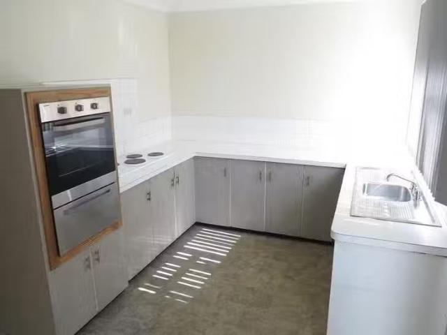 Rental! 11 Calabro Avenue, Lurnea, NSW 2170