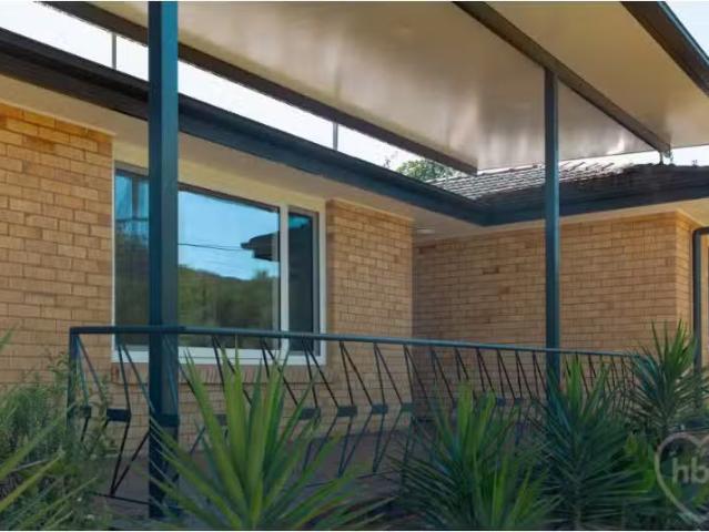 Cozy 11 Dunlop Street, Hackett Townhouse for rent Listed by J.