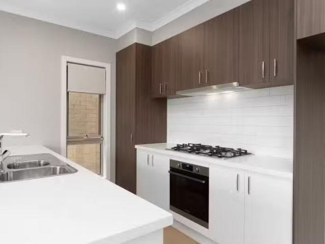 Just in! 11 Edna Street, FRANKSTON, VIC 3199 House for Rent