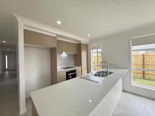 Cheap 11 Flame Tree Road, Cotswold Hills, QLD 4350