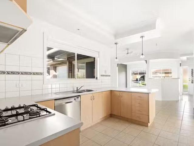 Unique 1/1 Governor Close, Tarneit, VIC 3029