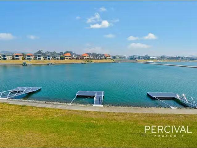 Charming 1/1 Harbourside Crescent, Port Macquarie House for re.