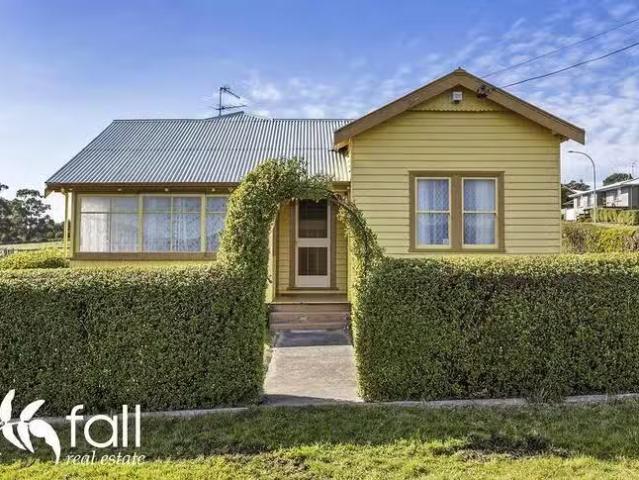 Unique 11 Inkerman Street, Triabunna, TAS 7190