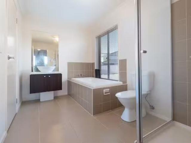 Nice 11 Lawson Pl, Burnside Heights VIC 3023