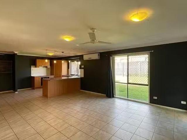 Rental! 11 Leatrice Street, Marsden, QLD 4132