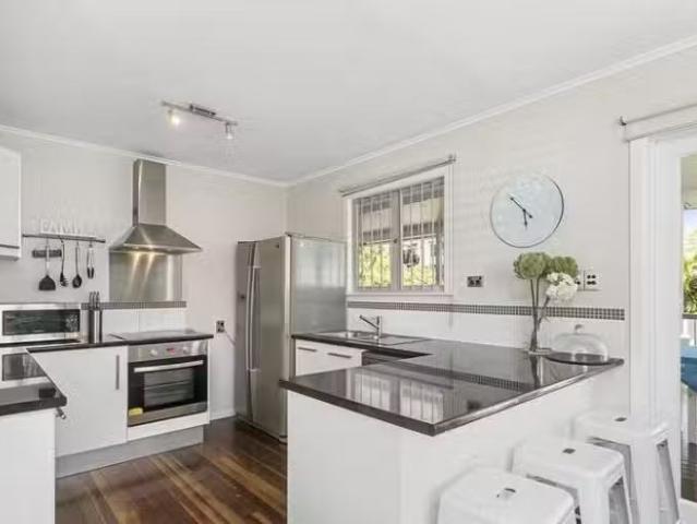 Charming 11 Ramsden Street, CARINA, QLD 4152 House for Rent
