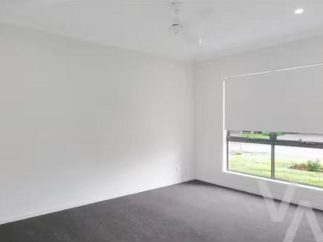 Nice 11 Samuel Street, Cliftleigh House for rent Listed by El.