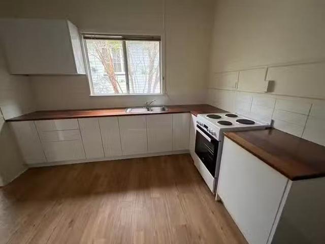 Cozy 11 Waratah Avenue, Graceville, QLD 4075
