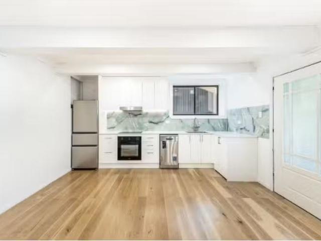 Charming 11a Leichhardt Crescent, SYLVANIA Apartment for rent.