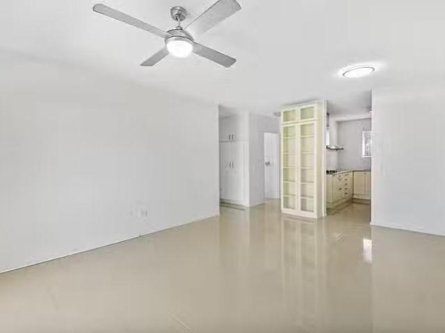 Deal! 1/20 Ernest Street, Morningside, QLD 4170