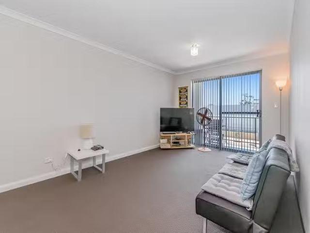 Nice 12/12 Davis Road, Kelmscott, WA 6111