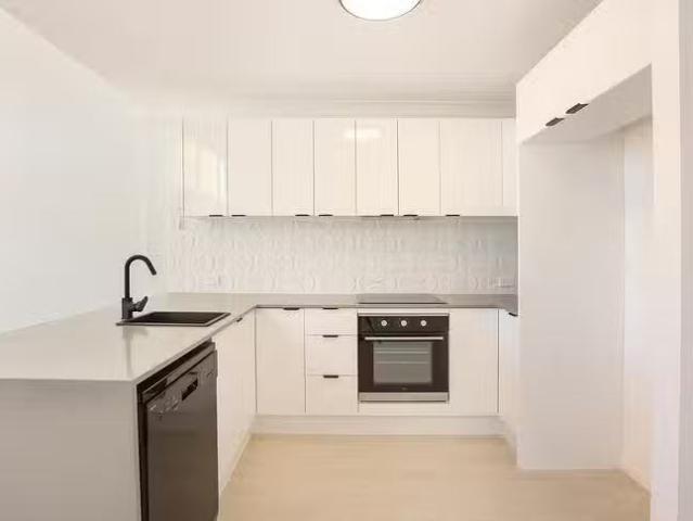 Rental! 12/143 Frank Street, Labrador, QLD 4215