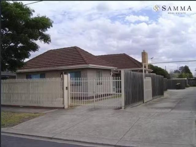 Cozy 1/21 Carmen Street, Newport, VIC 3015