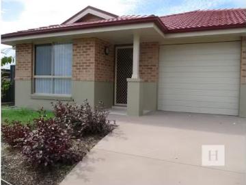 Unique 1/21 Glen Close, Heddon Greta Townhouse for rent Liste.