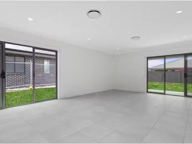 New 121 Radford Street, Cliftleigh House for rent Listed by J.