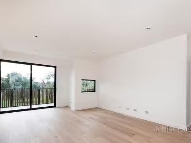 For Rent! 122/6 Paine Street, Newport VIC 3015