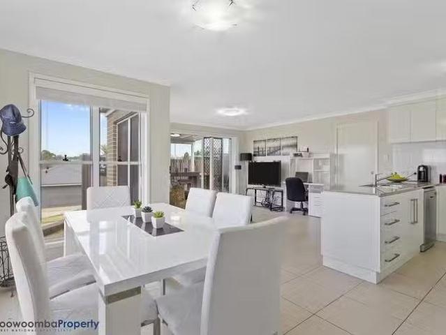 Nice 1/25 Furness Court, Kearneys Spring, QLD 4350