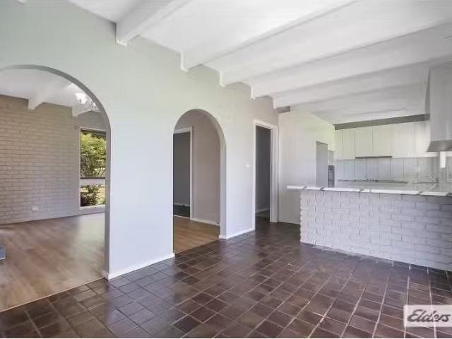 Deal! 125 Pell Street, Howlong House for rent Listed by Sara.