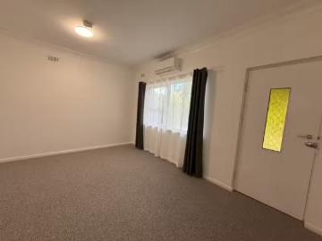 Just in! 1/26 West Baron Street, COOMA Apartment for rent Lis.