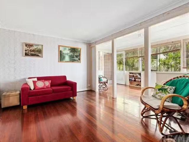 For Rent! 128 Majestic Outlook, Seven Hills, QLD 4170